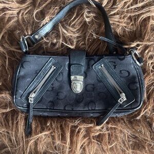 GUESS Vintage Black Logo Shoulder Bag.